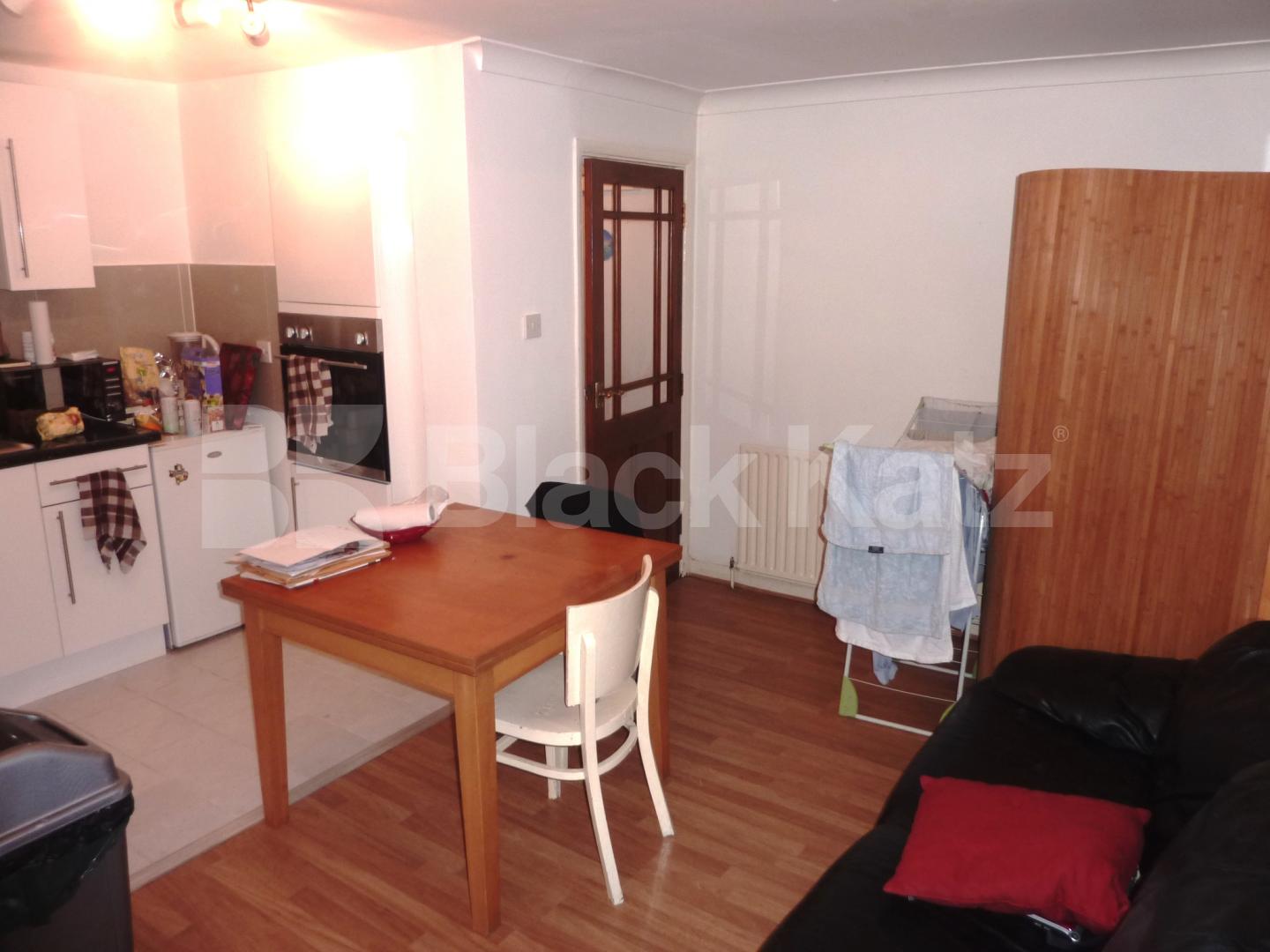 			LOCATION LOCATION LOCATION!, 1 Bedroom, 1 bath, 1 reception Flat			 Marchmont  Street, RUSSELL SQUARE 